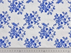 Restst�ck 90cm Viskose Bl�mchen Stickerei, blau/ wei�