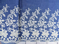 Jeansstoff gestickte Bogenkante Blumen, jeansblau