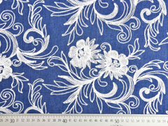 Jeansstoff bestickt Blumenranken, jeansblau