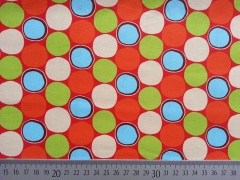 BW bunte Punkte auf orange