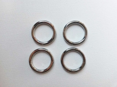 4 runde Ringe Metall silberfarben, bis 20 mm