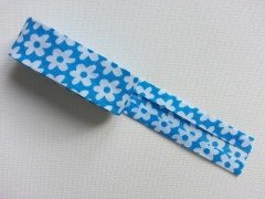 Schr�gband Blumen als 2m-St�ck, t�rkis-weiss