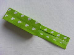Schr�gband Herzen als 2m-St�ck, hellgr�n-weiss
