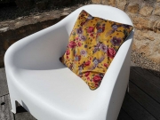 Dekosamt Velourstoff Blumen Kraniche, rot ocker