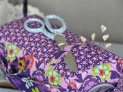 Baumwollstoff Blumen Knospen Bl�tter, flieder lila