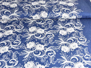 Jeansstoff bestickt Blumenranken, jeansblau
