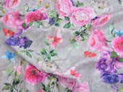 Blusenstoff Rosen Schmetterlinge Crinkle, grau