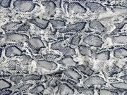 Blusenstoff Crepe Schlangenmuster, grau