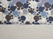 Alpenfleece Sweatstoff Punkte Tatzen, blau ecru