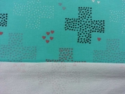 French Terry bunte Kreuze und Herzchen, mint