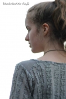 Leichter Strickstoff mit Zopfmuster, grau mint