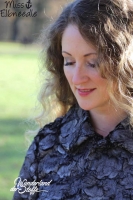 Edles Pelzimitat mit Struktur, silbergrau