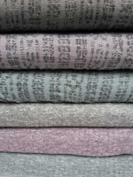 Luftiger Strickstoff mit kleinem Zopfmuster, rosa